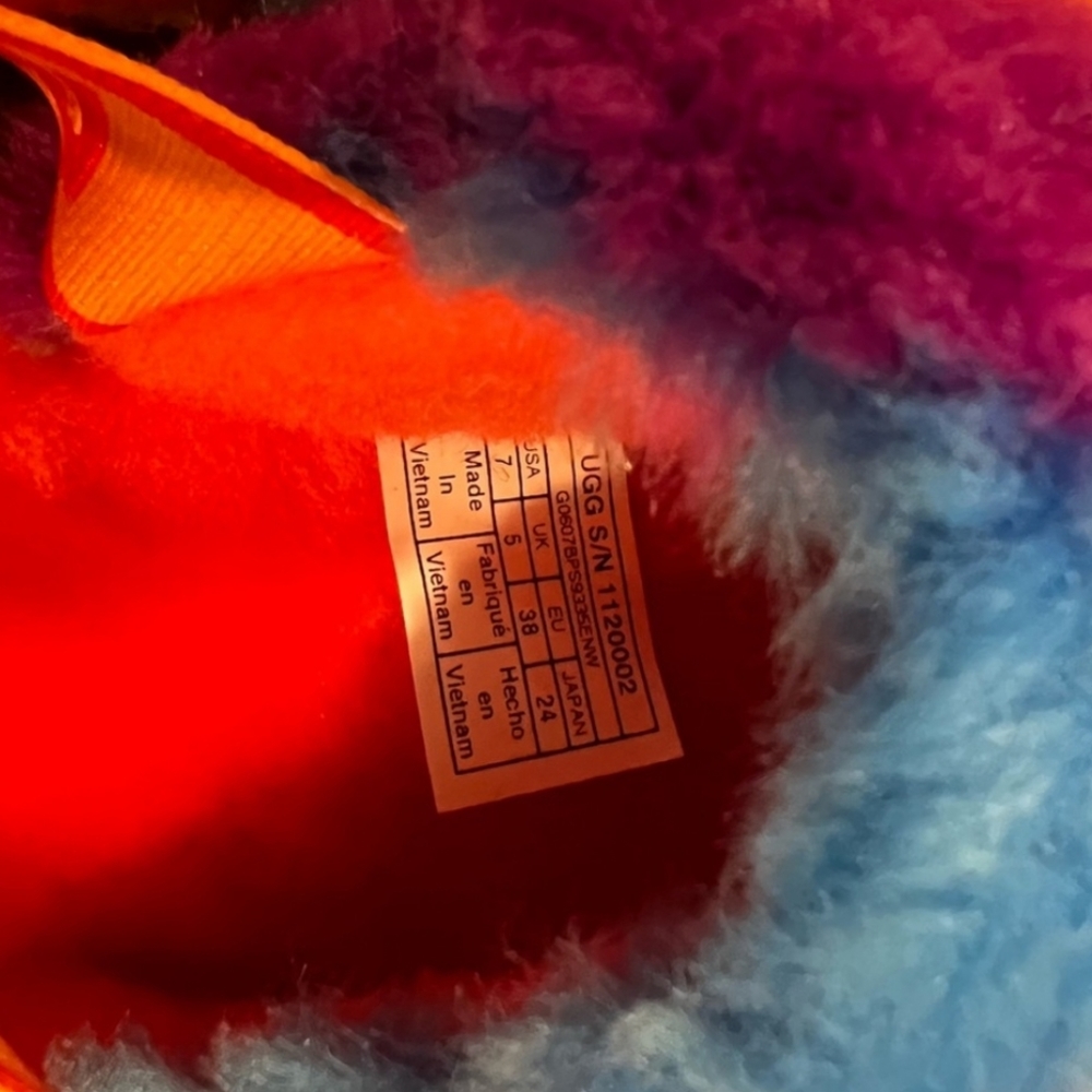 Ugg Fluff Yeah Slide Cali Collage slides sizes 7 and 8 - Picture 9 of 10
